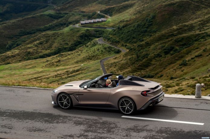 2017 Aston Martin Vanquish Zagato Speedster - фотография 3 из 7