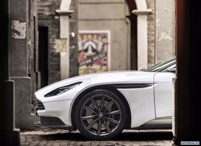 2018 Aston Martin DB11 V8 - фотография 11 из 132