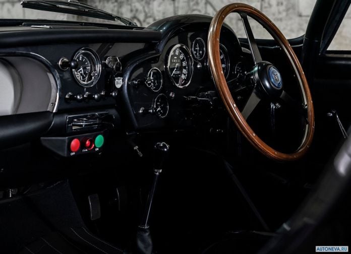 2018 Aston Martin DB4 GT Continuation - фотография 71 из 146