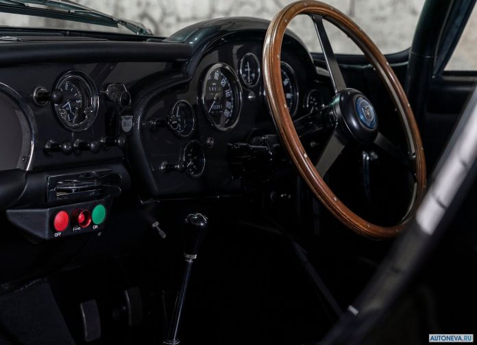 2018 Aston Martin DB4 GT Continuation - фотография 73 из 146