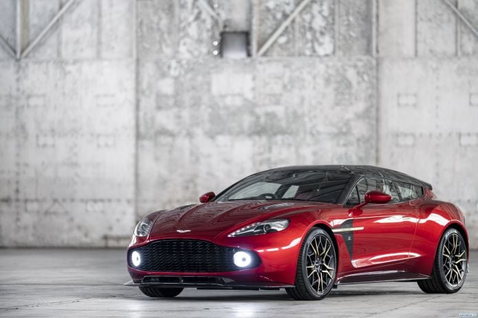 2018 Aston Martin Vanquish Zagato Shooting Brake UK - фотография 2 из 25