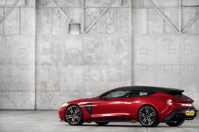 2018 Aston Martin Vanquish Zagato Shooting Brake UK - фотография 6 из 25