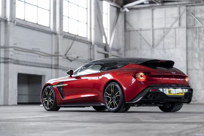 2018 Aston Martin Vanquish Zagato Shooting Brake UK - фотография 13 из 25