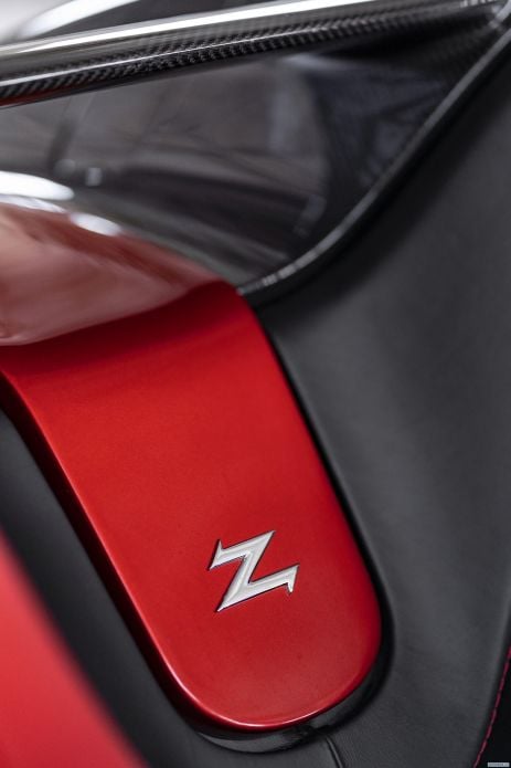 2018 Aston Martin Vanquish Zagato Shooting Brake UK - фотография 19 из 25
