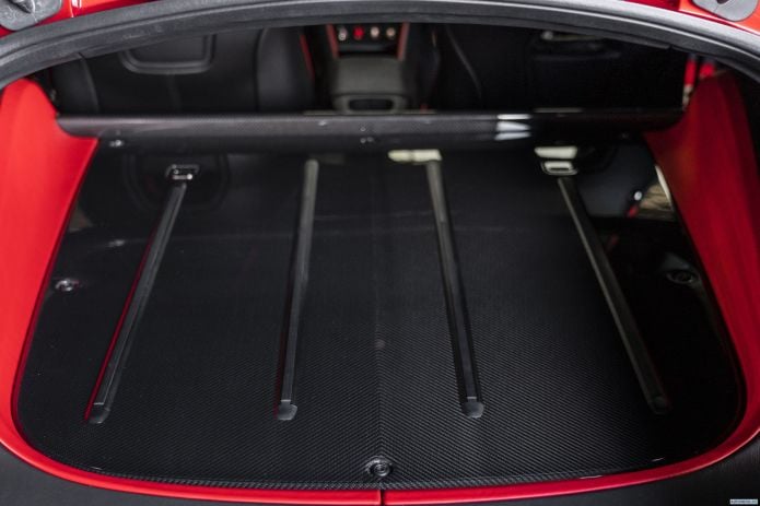 2018 Aston Martin Vanquish Zagato Shooting Brake UK - фотография 20 из 25