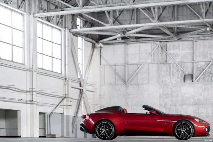 2018 Aston Martin Vanquish Zagato Speedster UK - фотография 8 из 31