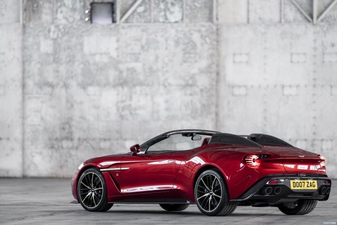 2018 Aston Martin Vanquish Zagato Speedster UK - фотография 12 из 31