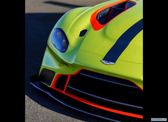 2018 Aston Martin Vantage GTE Racecar - фотография 18 из 18