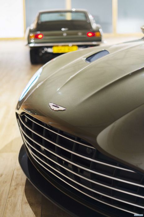 2019 Aston Martin DBS Superleggera OHMSS - фотография 9 из 13