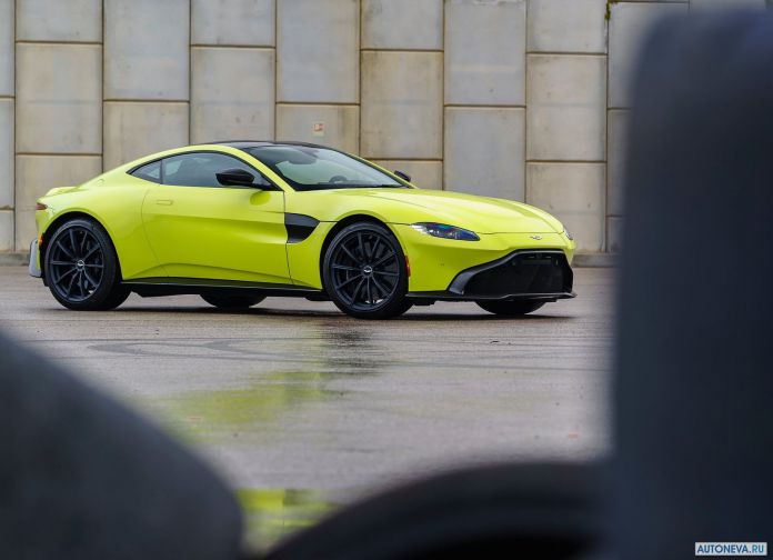 2019 Aston Martin Vantage Lime Essence - фотография 5 из 129