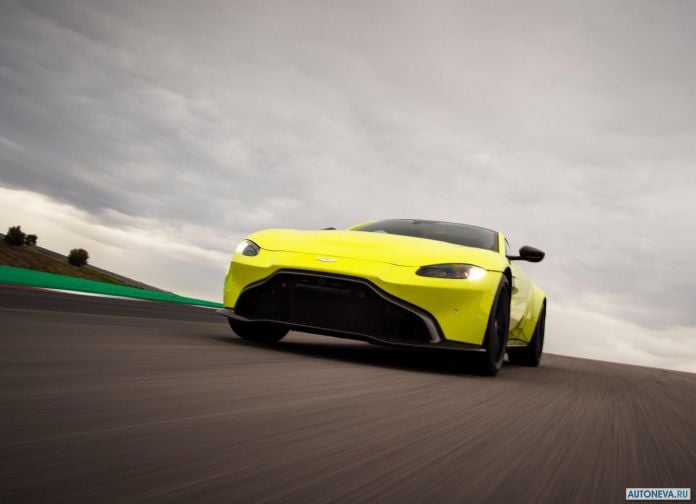 2019 Aston Martin Vantage Lime Essence - фотография 26 из 129