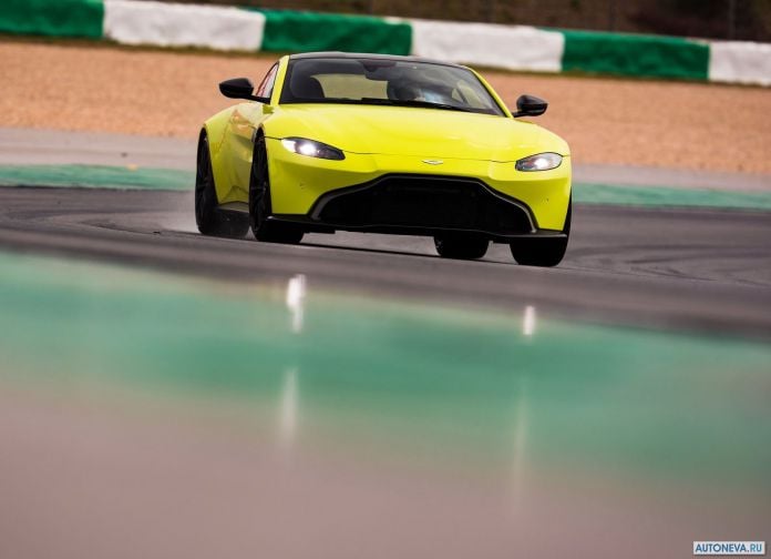 2019 Aston Martin Vantage Lime Essence - фотография 39 из 129