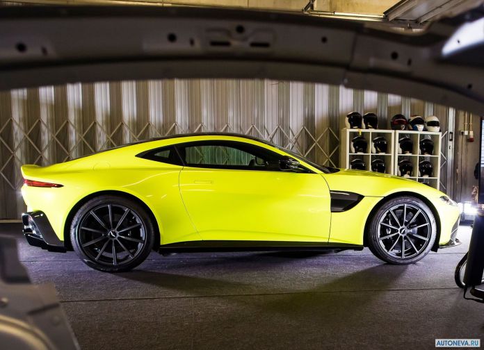 2019 Aston Martin Vantage Lime Essence - фотография 52 из 129