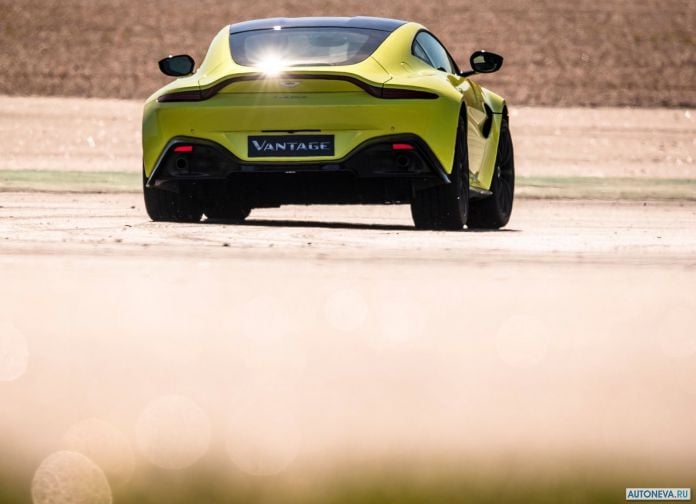 2019 Aston Martin Vantage Lime Essence - фотография 92 из 129