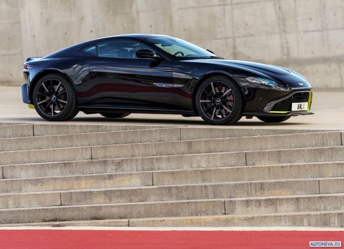 2019 Aston Martin Vantage Onyx Black - фотография 8 из 130