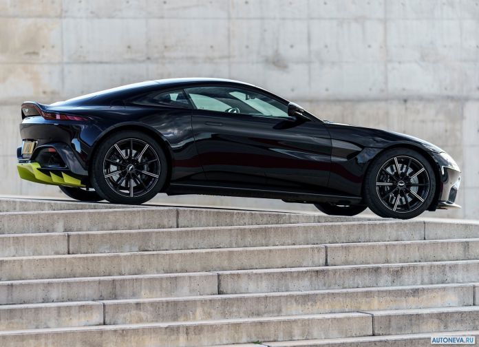 2019 Aston Martin Vantage Onyx Black - фотография 62 из 130