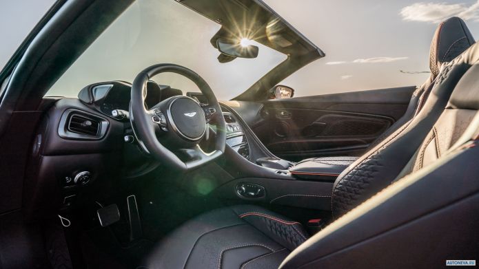 2020 Aston Martin DBS Superleggera Volante - фотография 30 из 40 2020 Aston Martin DBS Superleggera Volante - фотография 30 из 40