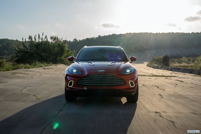 2021 Aston Martin DBX - фотография 1 из 32