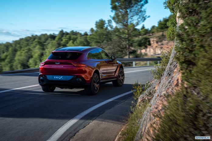 2021 Aston Martin DBX - фотография 15 из 32