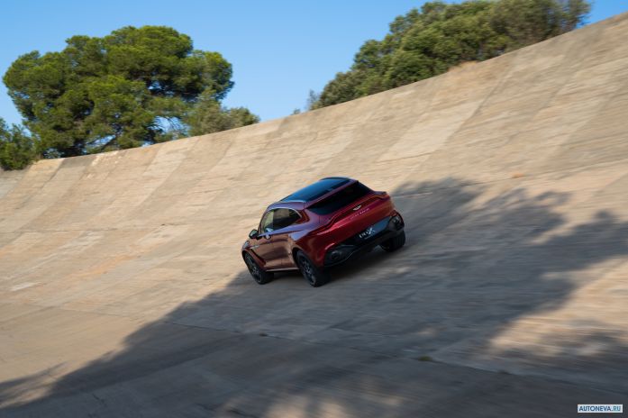 2021 Aston Martin DBX - фотография 16 из 32 2021 Aston Martin DBX - фотография 16 из 32