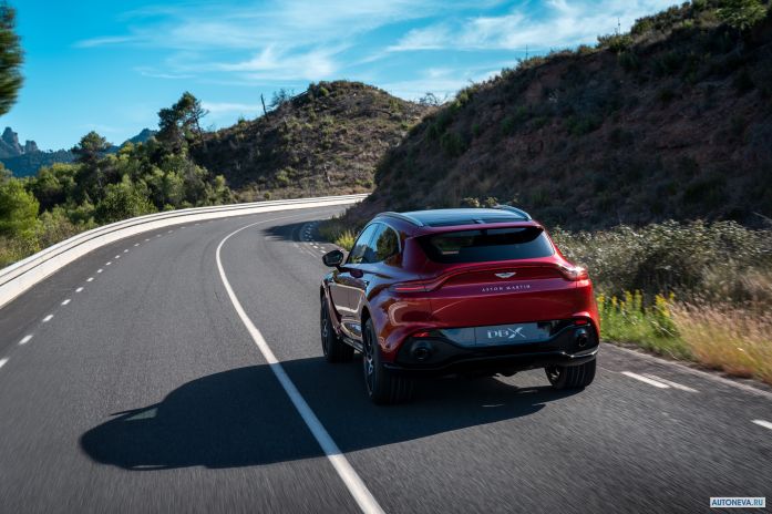 2021 Aston Martin DBX - фотография 18 из 32