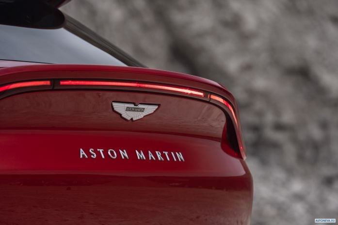 2021 Aston Martin DBX - фотография 27 из 32