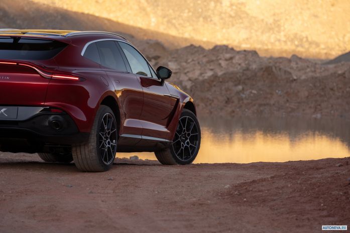 2021 Aston Martin DBX - фотография 29 из 32