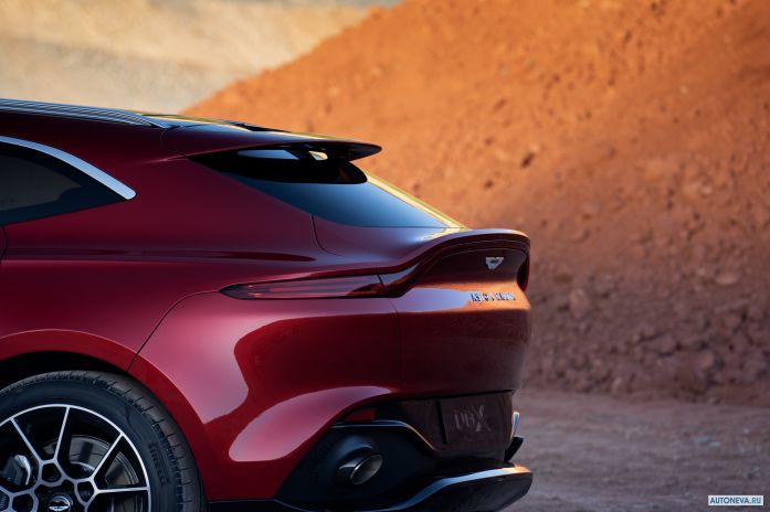 2021 Aston Martin DBX - фотография 31 из 32