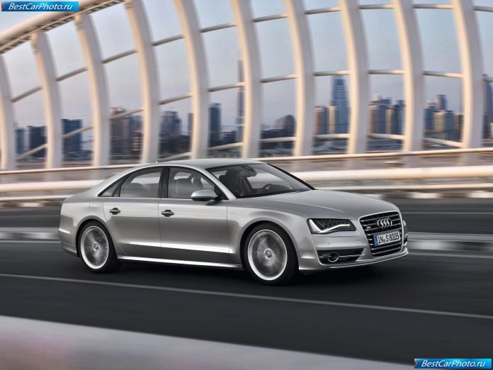2013 Audi S8 - фотография 3 из 40