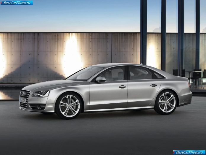 2013 Audi S8 - фотография 4 из 40