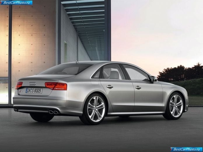 2013 Audi S8 - фотография 8 из 40