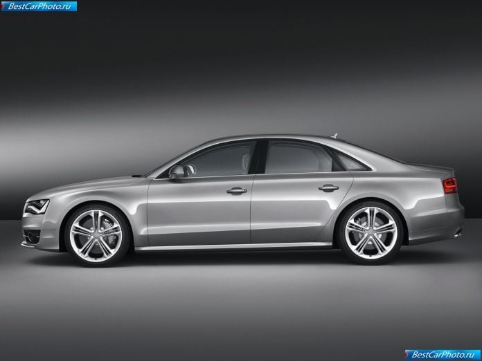 2013 Audi S8 - фотография 16 из 40