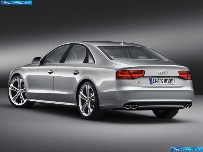 2013 Audi S8 - фотография 18 из 40