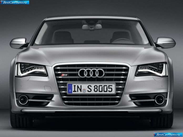 2013 Audi S8 - фотография 21 из 40