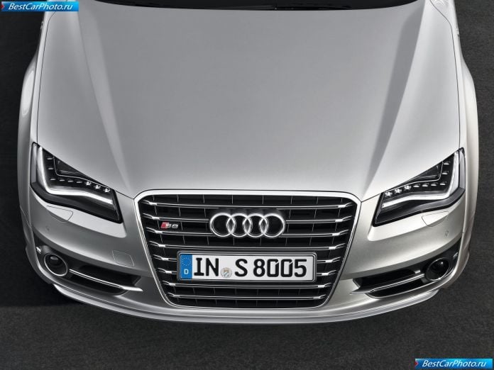 2013 Audi S8 - фотография 24 из 40