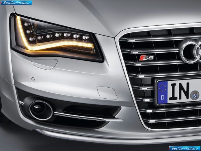 2013 Audi S8 - фотография 29 из 40