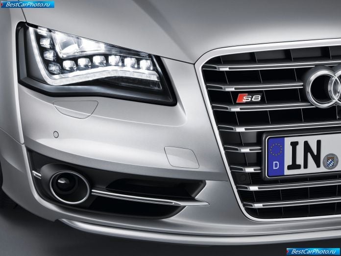 2013 Audi S8 - фотография 30 из 40