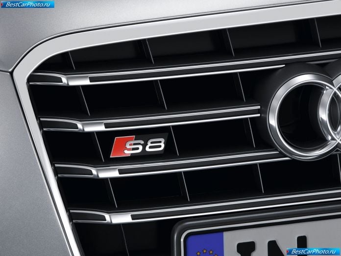 2013 Audi S8 - фотография 33 из 40