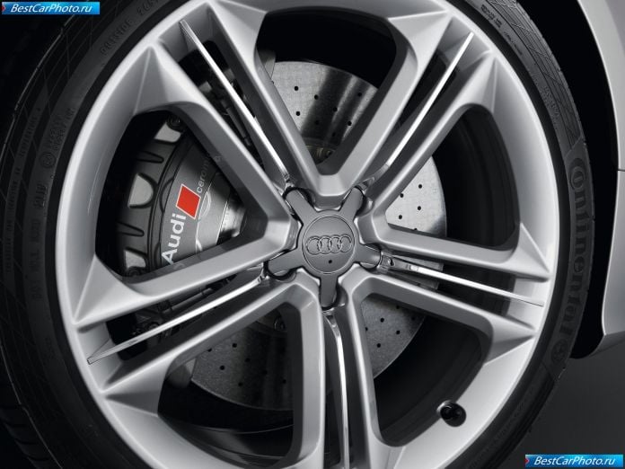 2013 Audi S8 - фотография 37 из 40