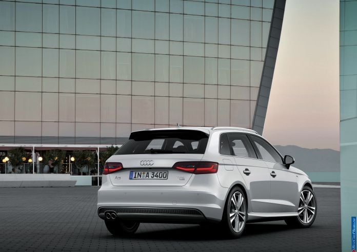 2013 Audi A3 Sportback S line - фотография 2 из 95