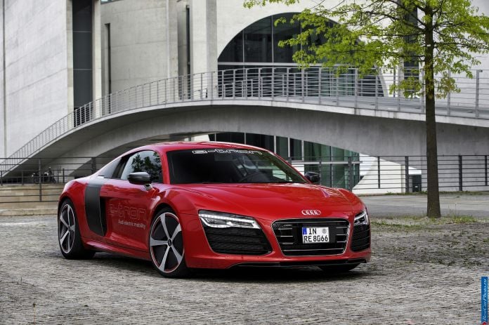 2013 Audi R8 e-tron Concept - фотография 1 из 57
