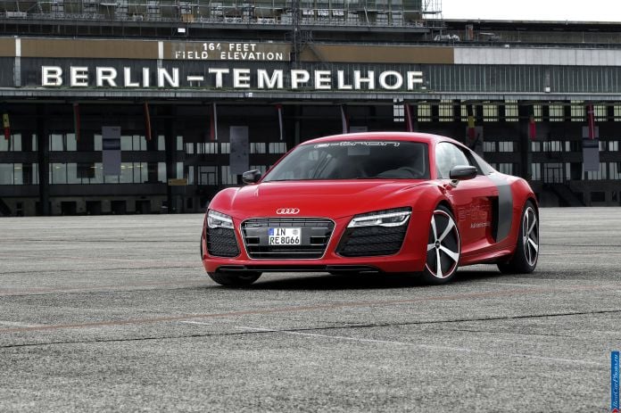 2013 Audi R8 e-tron Concept - фотография 9 из 57