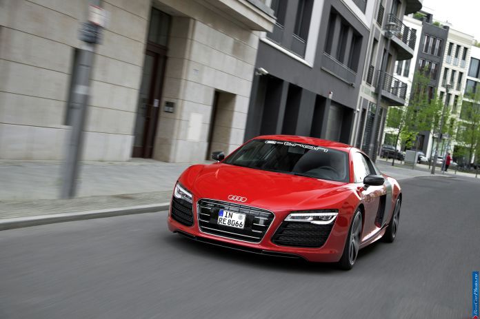 2013 Audi R8 e-tron Concept - фотография 10 из 57