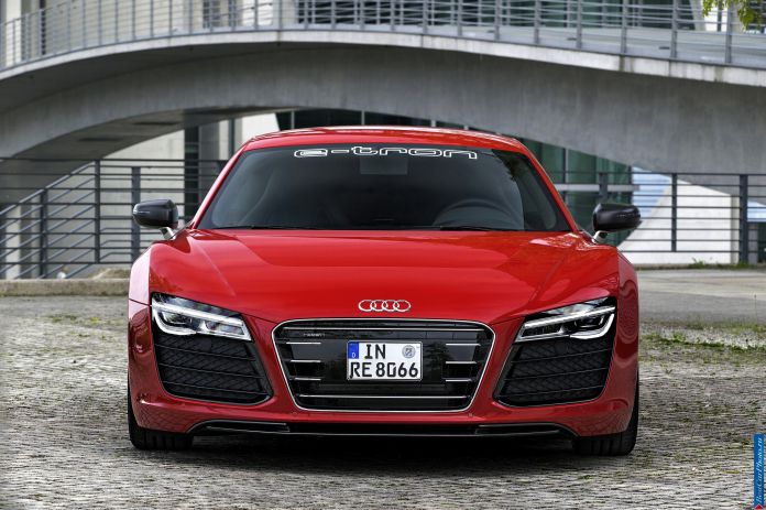2013 Audi R8 e-tron Concept - фотография 14 из 57