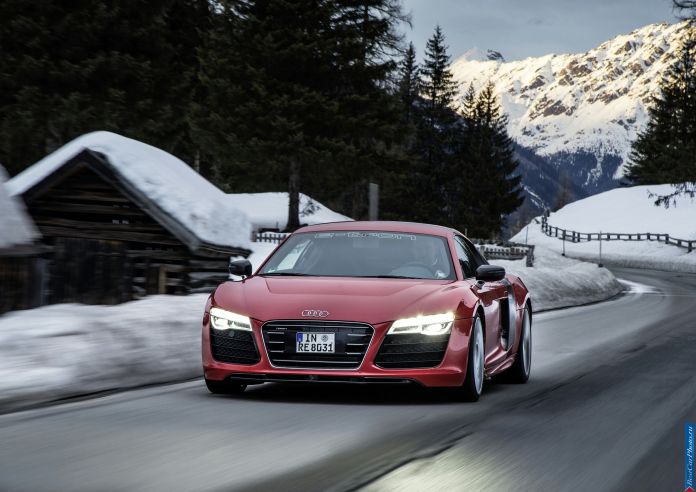 2013 Audi R8 e-tron Concept - фотография 18 из 57