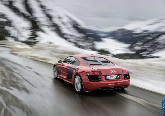 2013 Audi R8 e-tron Concept - фотография 27 из 57