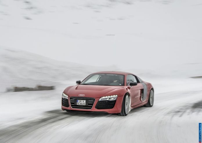 2013 Audi R8 e-tron Concept - фотография 28 из 57