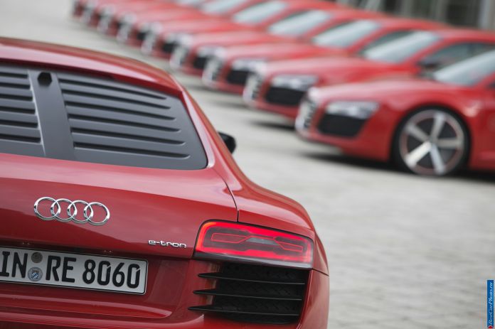 2013 Audi R8 e-tron Concept - фотография 33 из 57