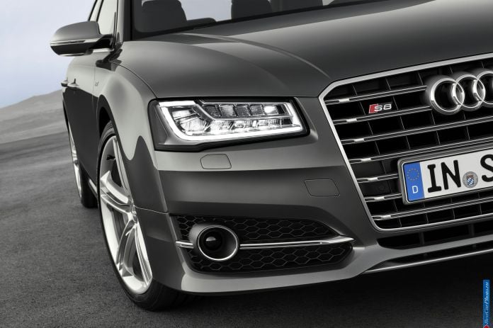 2014 Audi S8 - фотография 23 из 49