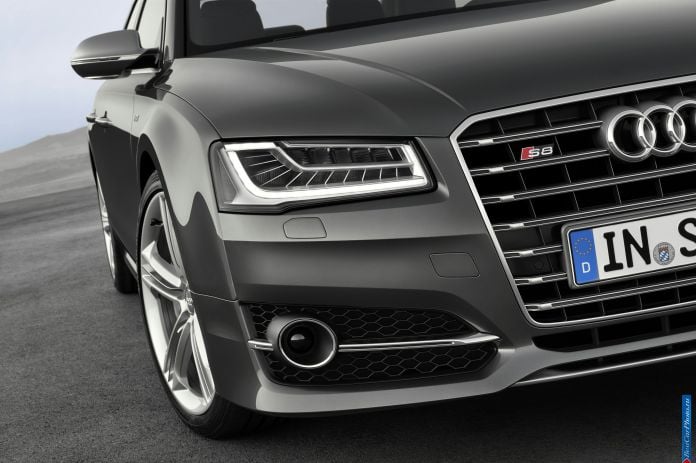 2014 Audi S8 - фотография 25 из 49